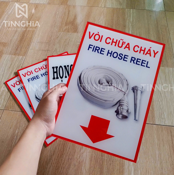 LÀM BIỂN MICA BẾN CÁT