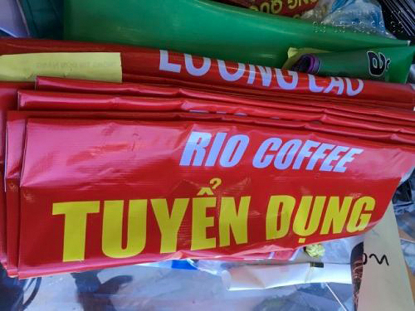In bạt tuyển dụng gắn trước cổng công ty Bình Dương giá rẻ