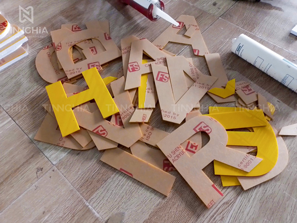 GIA CÔNG CHỮ MICA DĨ AN