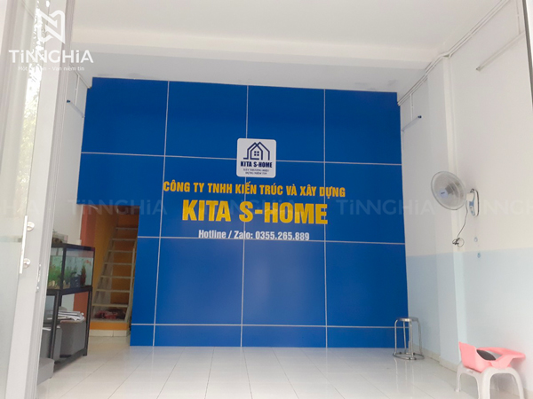 VÁCH NGĂN NHỰA GIẢ GỖ TÂN UYÊN