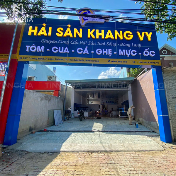 BIỂN ALU GẮN CHỮ NỔI ĐÈN LED SÁNG ĐẸP