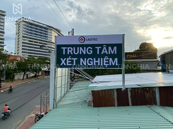 Mẫu bảng hiệu tôn dán decal Bình Dương