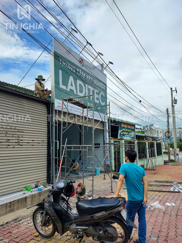 BẢNG HIỆU TÔN BẾN CÁT