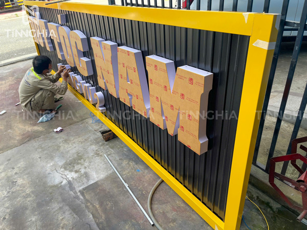 Bảng Hiệu Tôn Sóng Chữ Nổi Đẹp - Bắt Mắt