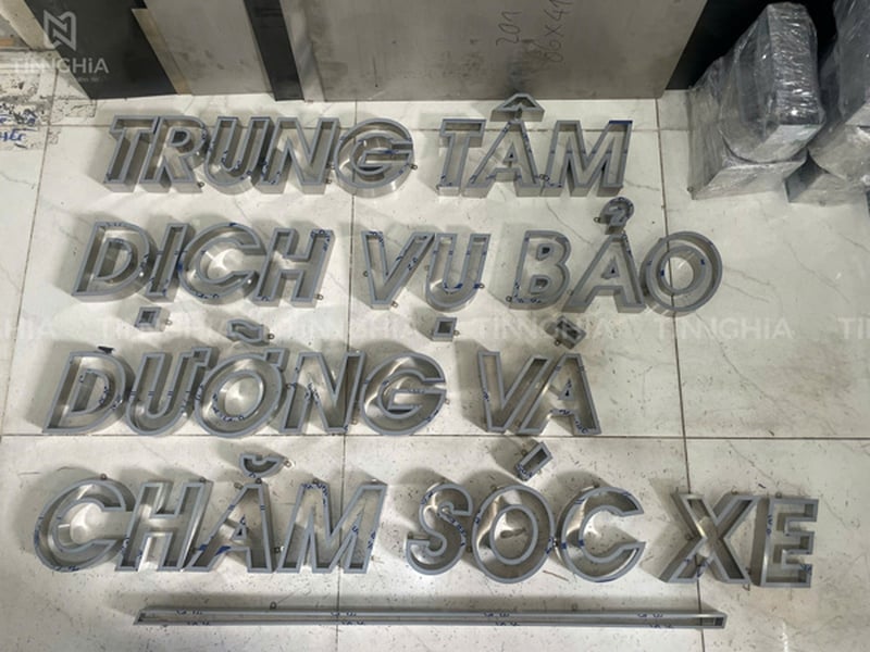 BẢNG HIỆU ALU CHỮ NỔI TRUNG TÂM CHĂM SÓC XE THẾ GIỚI LỐP