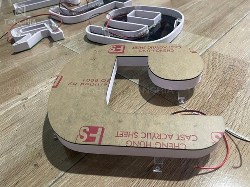 BẢNG HIỆU LED CHỮ NỔI TÂN UYÊN | CHỮ LED MICA, LED INOX ALU