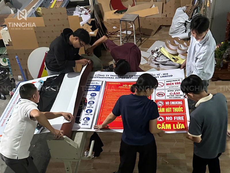 Thiết kế bảng thông tin quy định alu dán decal | Tín Nghĩa thi công