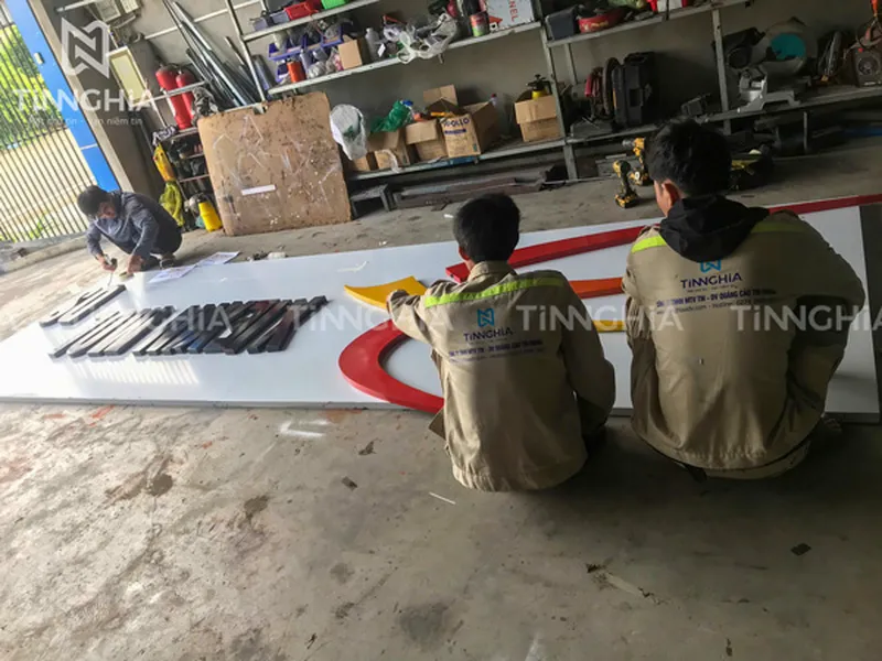 Hướng Dẫn Bảo Quản Bảng Hiệu Để Tăng Tuổi Thọ
