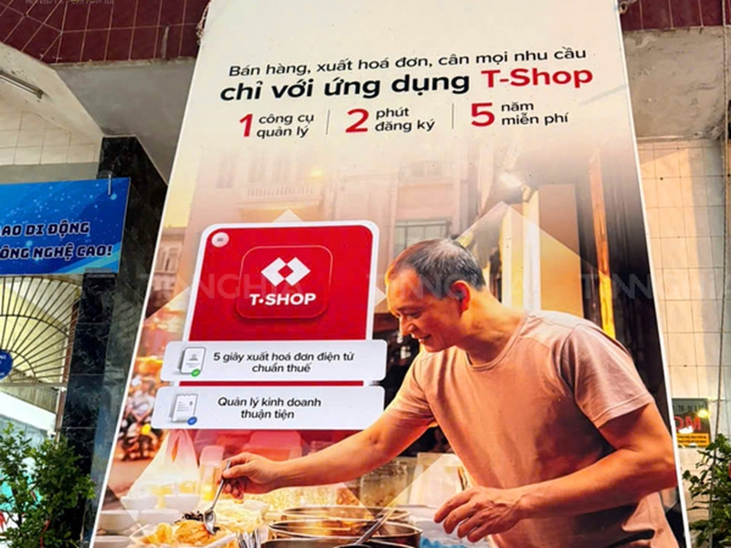 BIỂN BẠT CĂNG KHUNG THI CÔNG Ở CHỢ THỦ DẦU MỘT