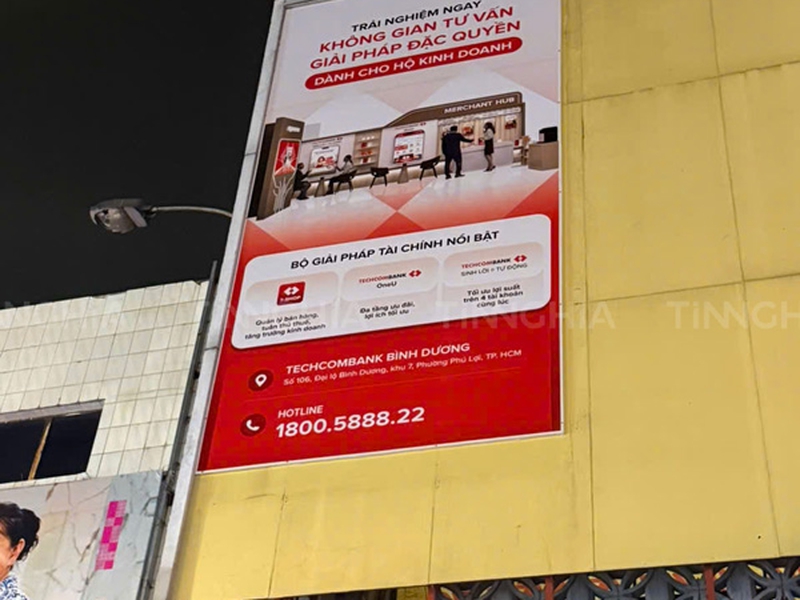 BIỂN BẠT CĂNG KHUNG THI CÔNG Ở CHỢ THỦ DẦU MỘT