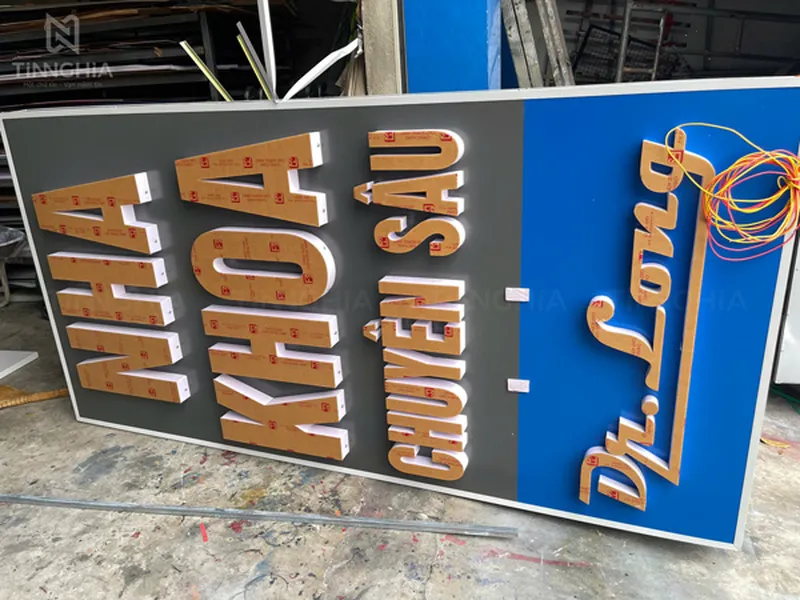 BIỂN HIỆU ALU CHỮ NỔI MICA - NHA KHOA DR LONG