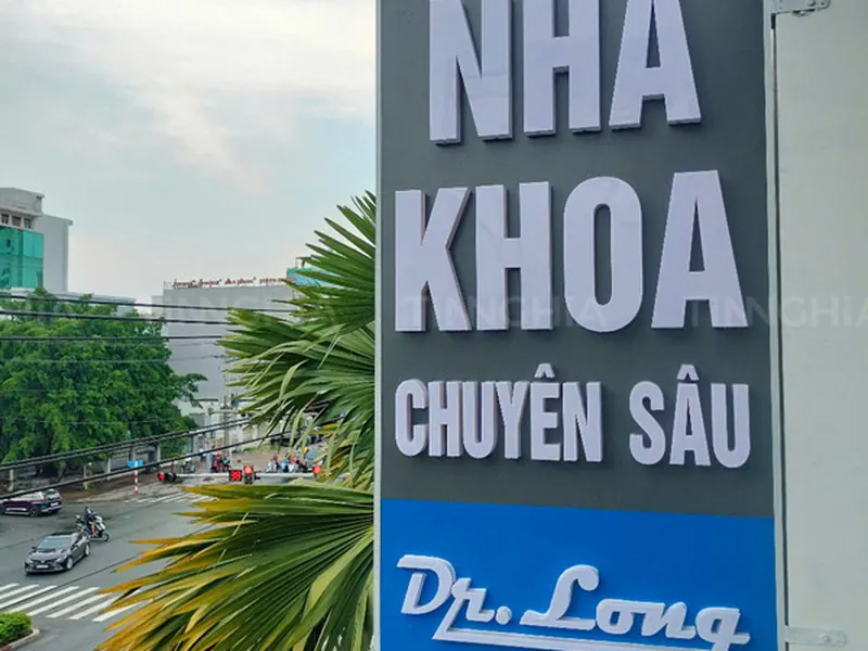 BIỂN HIỆU ALU CHỮ NỔI MICA - NHA KHOA DR LONG