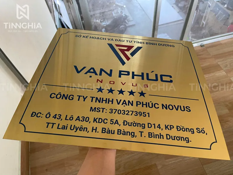 BIỂN INOX VÀNG XƯỚC BÀU BÀNG | LÀM BIỂN HIỆU CÔNG TY ĐẸP BÌNH DƯƠNG