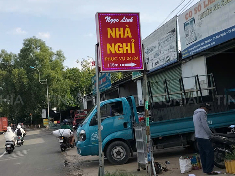 LÀM BIỂN VẪY HỘP ĐÈN LED GIÁ RẺ | Nhà Nghỉ Ngọc Linh