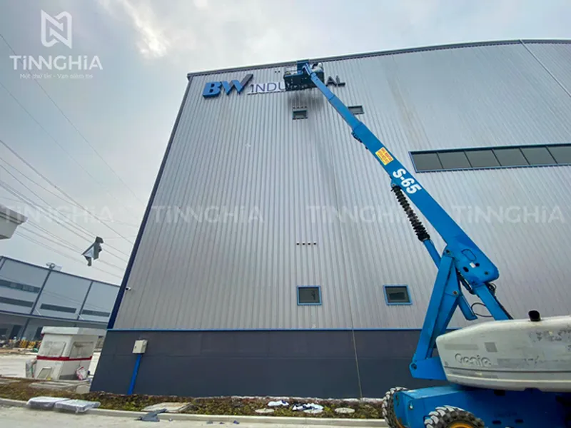 CHỮ INOX VIỀN NHÔM TÂN UYÊN | LÀM BIỂN HIỆU CÔNG TY TÂN UYÊN