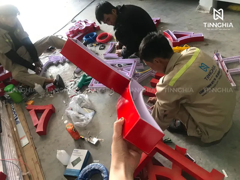 LÀM BIỂN CÔNG TY MICA BÌNH DƯƠNG