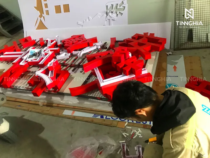 LÀM BIỂN CÔNG TY MICA BÌNH DƯƠNG