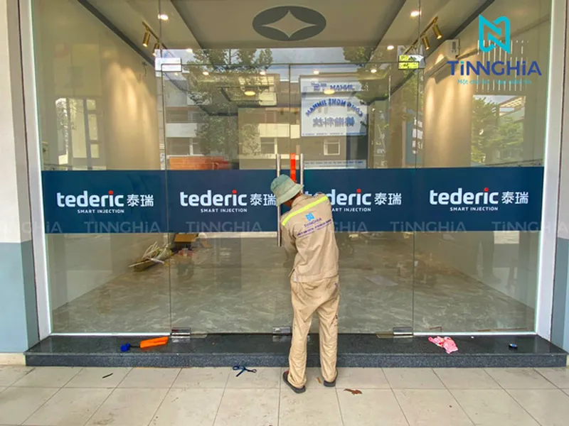 DECAL DÁN KÍNH TÂN UYÊN