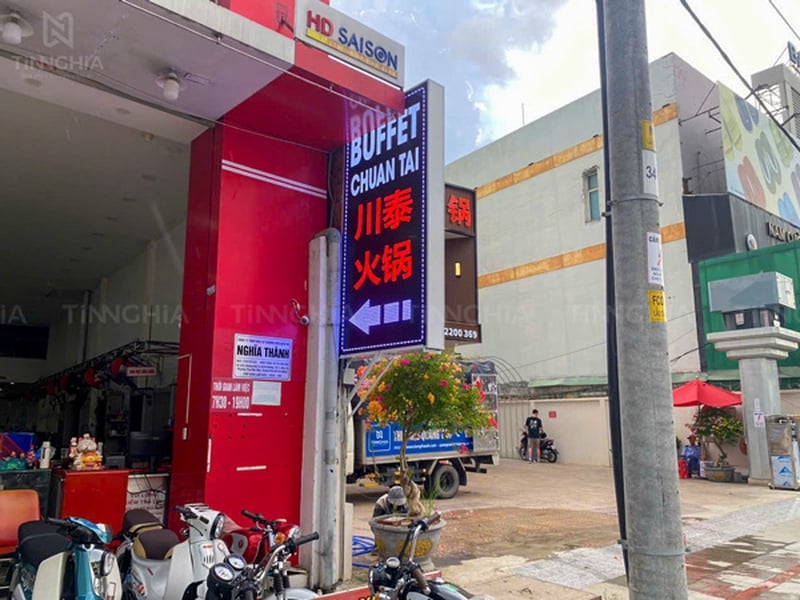 HỘP ĐÈN LED VẪY QUẢNG CÁO BẮT MẮT | THI CÔNG BUFFET CHUAN TAI