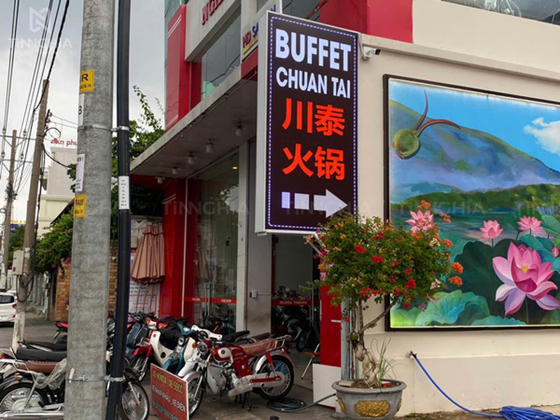 HỘP ĐÈN LED VẪY QUẢNG CÁO BẮT MẮT | THI CÔNG BUFFET CHUAN TAI