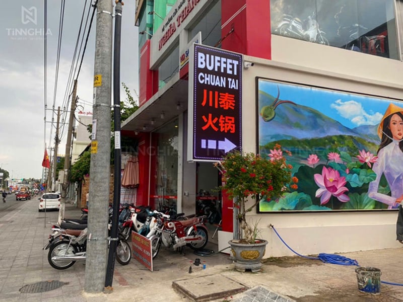 HỘP ĐÈN LED VẪY QUẢNG CÁO BẮT MẮT | THI CÔNG BUFFET CHUAN TAI