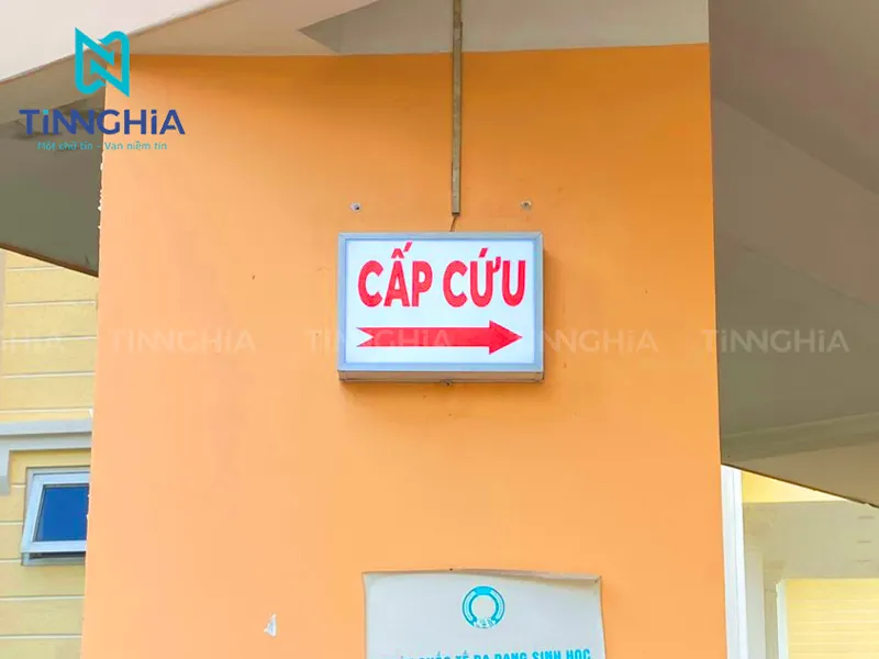 LÀM BẢNG HIỆU HỘP ĐÈN MICA THUẬN AN