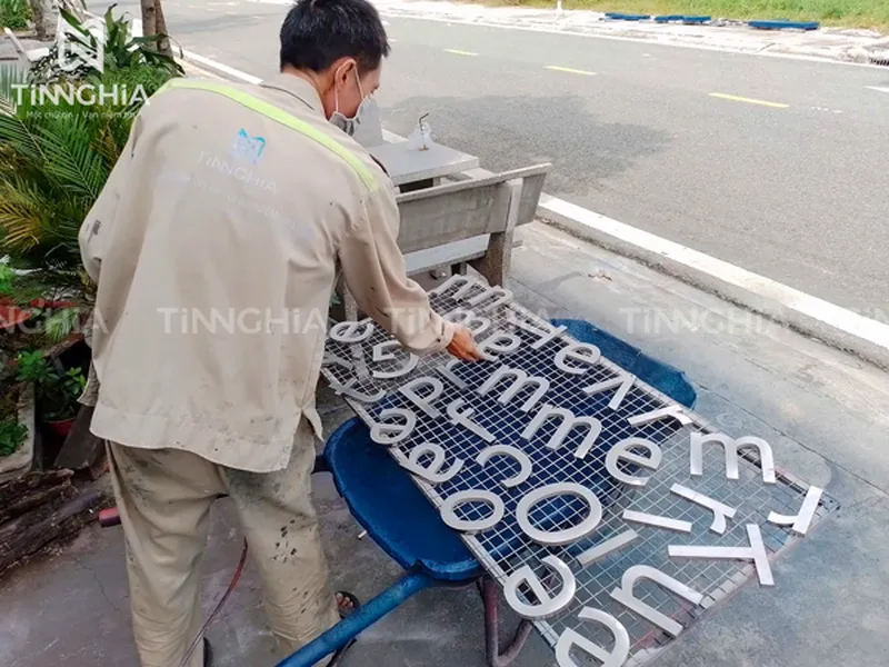 LÀM BẢNG HIỆU INOX BÌNH DƯƠNG | LÀM CHỮ INOX QUẢNG CÁO GIÁ RẺ