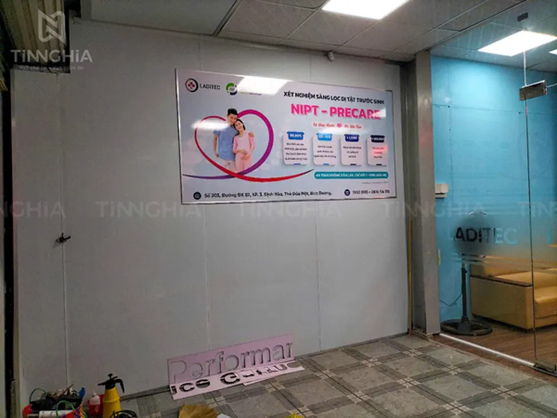 LÀM BẢNG HIỆU TRONG NHÀ BÌNH DƯƠNG | BACKGROUND BACKDROP VĂN PHÒNG