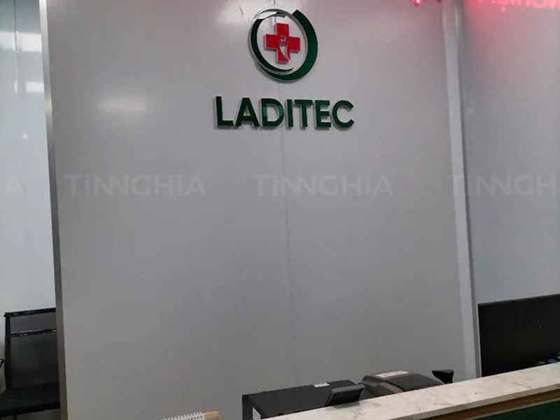 LÀM BẢNG HIỆU TRONG NHÀ BÌNH DƯƠNG | BACKGROUND BACKDROP VĂN PHÒNG