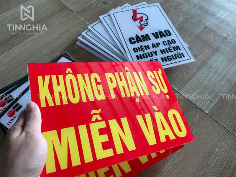 LÀM BẢNG MICA BẾN CÁT