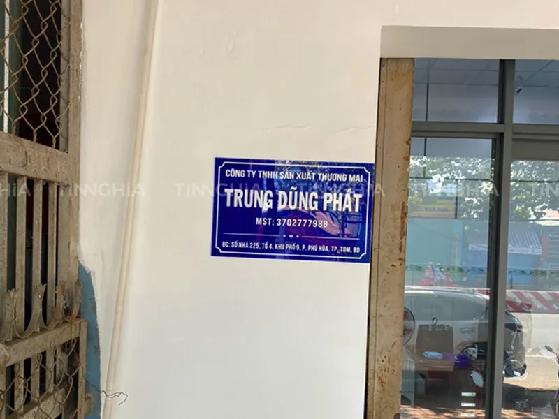 LÀM BẢNG MICA BẾN CÁT