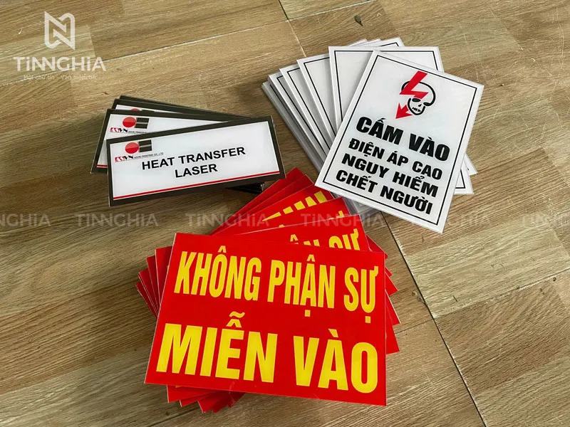 LÀM BẢNG MICA BẾN CÁT