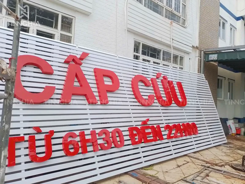 LÀM BẢNG QUẢNG CÁO PHÚ GIÁO BẰNG TÔN LAM | BIỂN HIỆU THANH LAM CHỮ NỔI LED