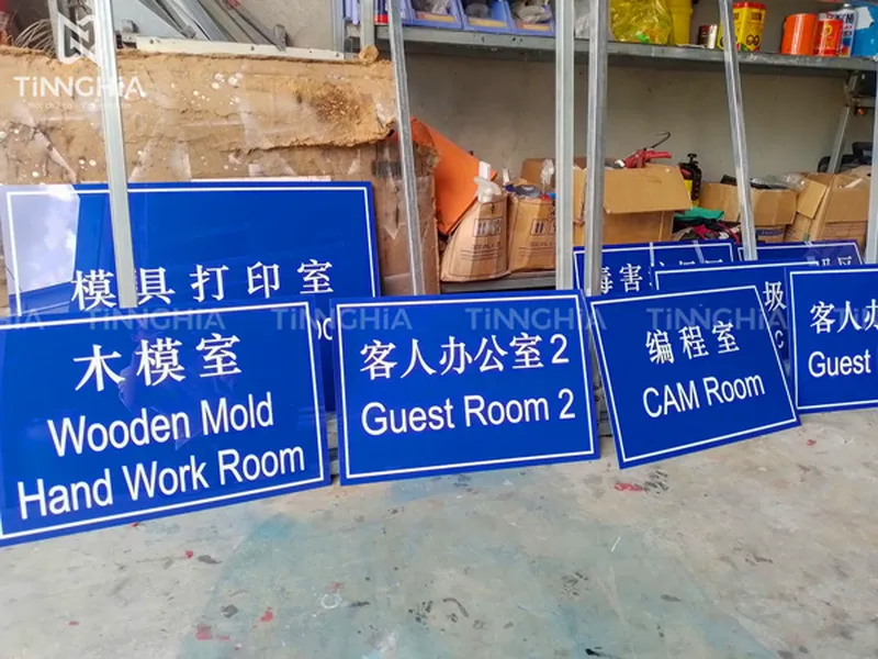 LÀM BẢNG TÊN VĂN PHÒNG PHÚ GIÁO | LÀM BẢNG TÊN BẰNG MICA PHUN SƠN 