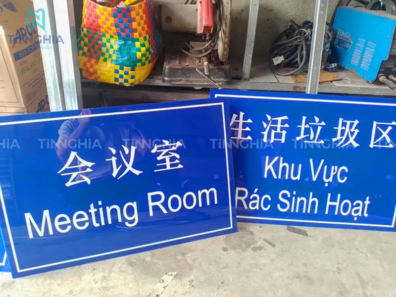 LÀM BẢNG TÊN VĂN PHÒNG PHÚ GIÁO | LÀM BẢNG TÊN BẰNG MICA PHUN SƠN
