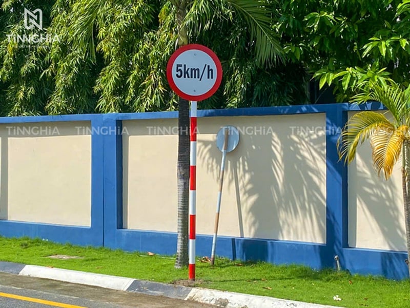 THI CÔNG TRỤ BIỂN BÁO GIAO THÔNG DÁN DECAL | TÍN NGHĨA