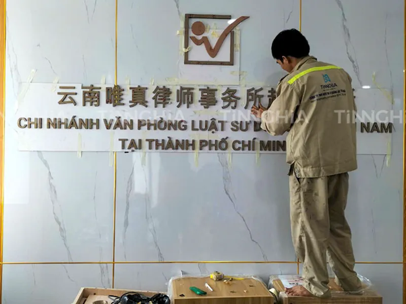 LÀM BIỂN HIỆU MICA BẾN CÁT | LÀM CHỮ MICA NỔI GIÁ RẺ