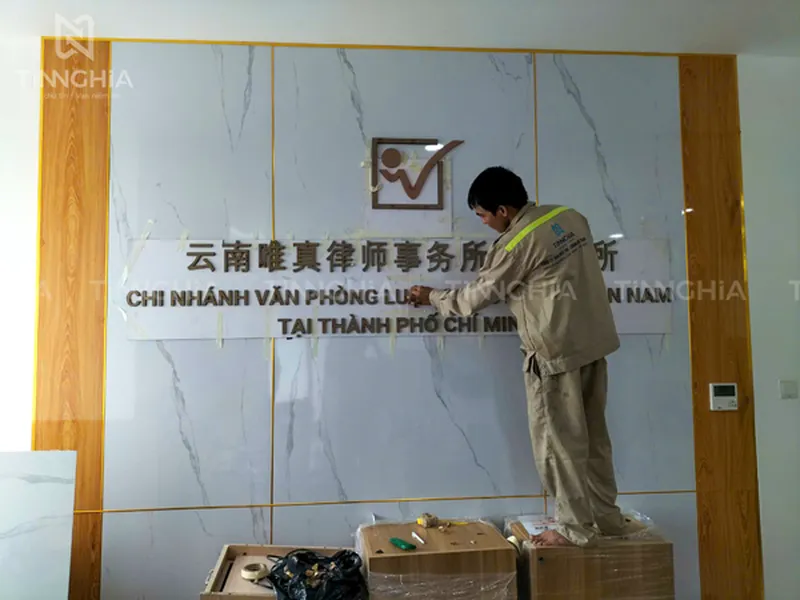 LÀM BIỂN HIỆU MICA BẾN CÁT | LÀM CHỮ MICA NỔI GIÁ RẺ