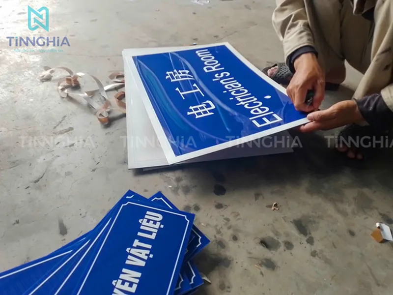 LÀM BIỂN HIỆU MICA TÂN UYÊN | LÀM BẢNG TÊN PHÒNG BAN GIÁ RẺ