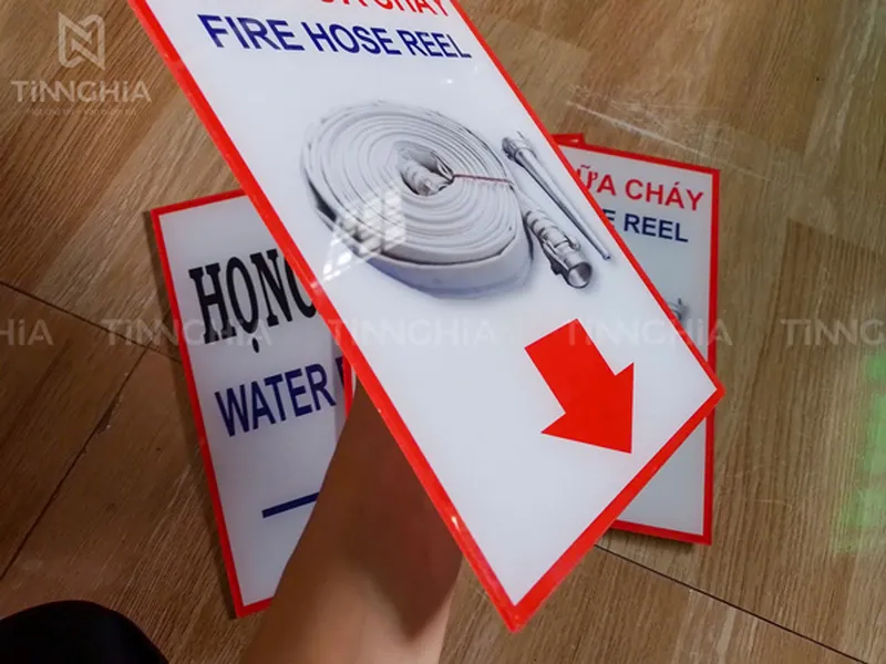 LÀM BIỂN MICA BẾN CÁT | LÀM BẢNG TÊN, BẢNG HIỆU MICA BÌNH DƯƠNG