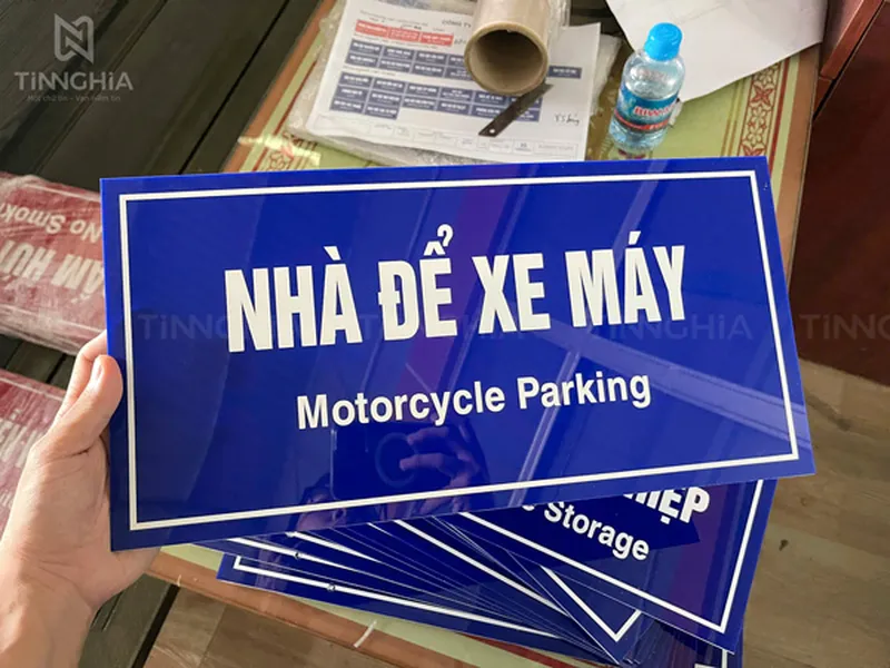 LÀM BIỂN MICA CHỈ DẪN GIÁ RẺ | DÙNG TRONG VĂN PHÒNG, TÒA NHÀ, BỆNH VIỆN...