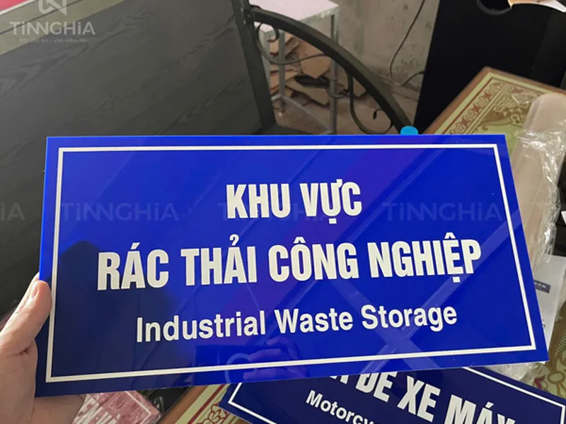 LÀM BIỂN MICA CHỈ DẪN GIÁ RẺ | DÙNG TRONG VĂN PHÒNG, TÒA NHÀ, BỆNH VIỆN...
