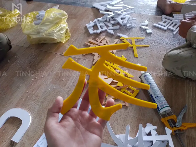 LÀM CHỮ NỔI MICA BÌNH DƯƠNG | THI CÔNG BẢNG HIỆU CHỮ MICA GIÁ RẺ