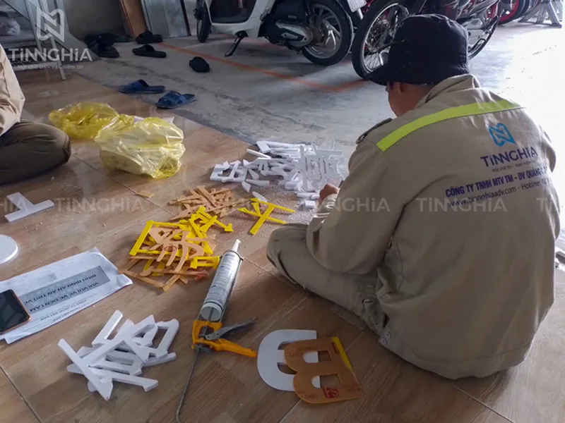 LÀM CHỮ NỔI MICA BÌNH DƯƠNG | THI CÔNG BẢNG HIỆU CHỮ MICA GIÁ RẺ
