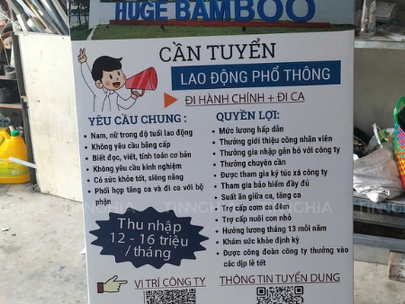 STANDEE KHUNG SẮT ĐỨNG NGOÀI TRỜI
