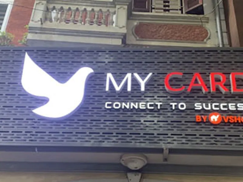 Làm biển quảng cáo lam tôn đục lỗ độc lạ bắt mắt