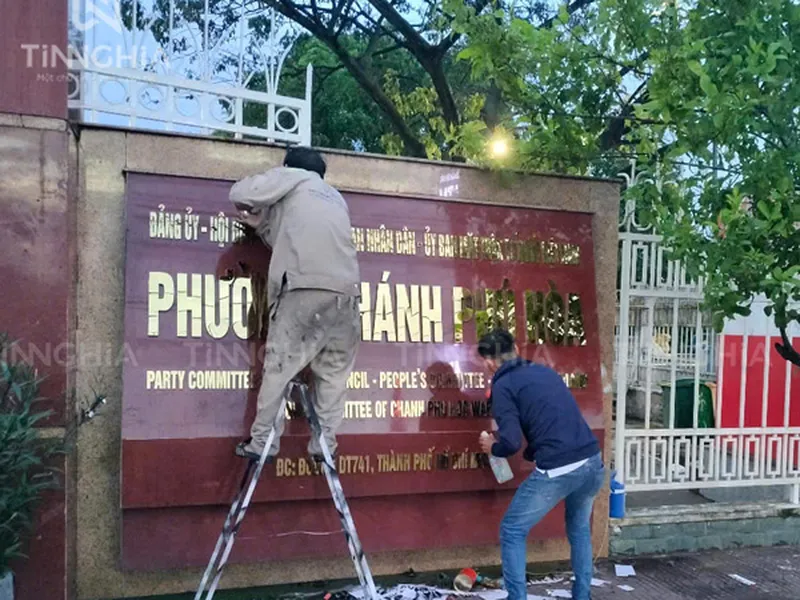 Thay bảng hiệu trụ sở Bình Dương theo phường mới | Cập Nhật Nhanh Chóng
