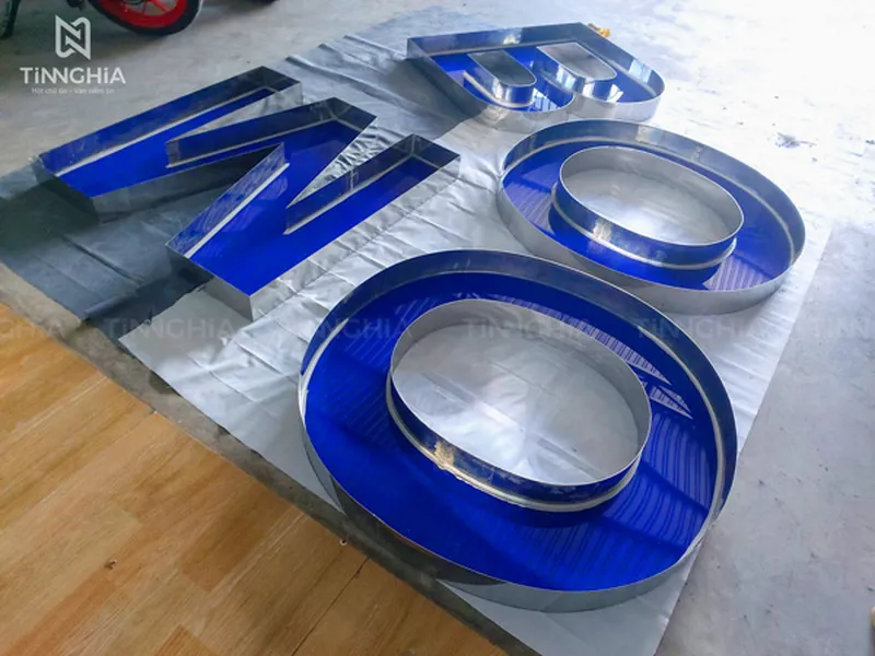 THI CÔNG CHỮ NỔI MICA INOX TẠI BÌNH DƯƠNG