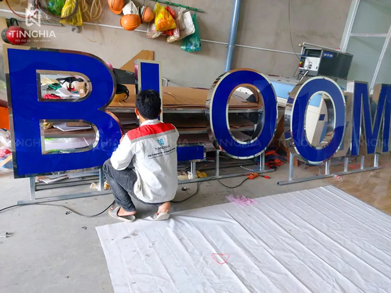 THI CÔNG CHỮ NỔI MICA INOX TẠI BÌNH DƯƠNG