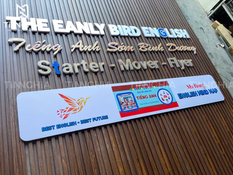 VÁCH NGĂN NHỰA GIẢ GỖ TÂN UYÊN | ỐP NHỰA GIẢ GỖ, ALU VÂN GỖ ĐẸP